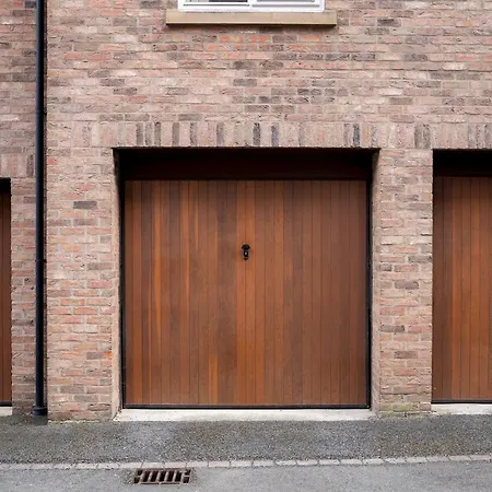 Pass The Keys Top Floor In Central Free Parking * York