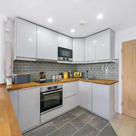 Pass The Keys Top Floor In Central Free Parking Apartment *