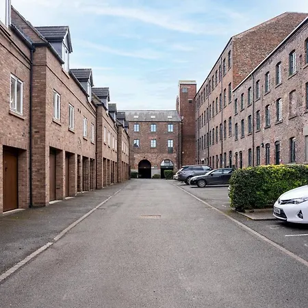 Pass The Keys Top Floor In Central Free Parking * York